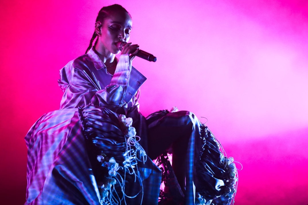 FKA Twigs Performance Singing Stage Photos 7
