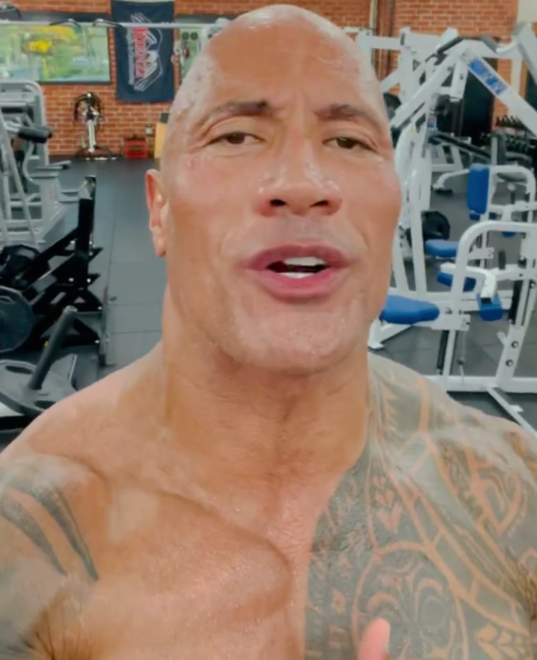 Dwayne-rock-Johnson-workout-gym-photos5