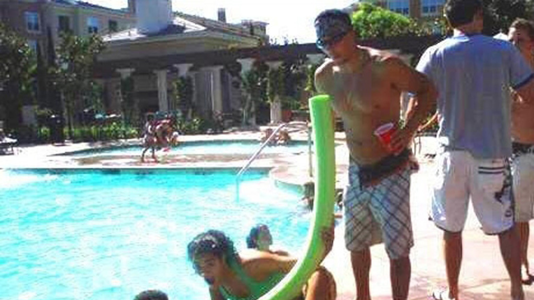 TMZ's 2013 Spring Break Snapshot Contest!