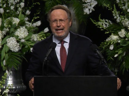 061016_billy_crystal_primary