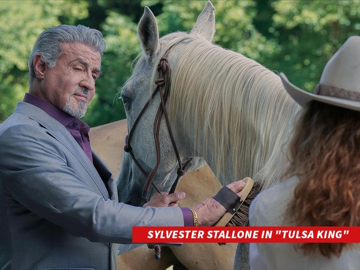 Frank Grillo dit que Sylvester Stallone n'a jamais insulté les figurants de “Tulsa King”