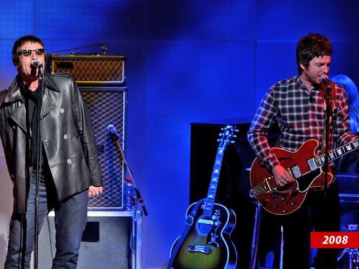 Liam and Noel Gallagher oasis