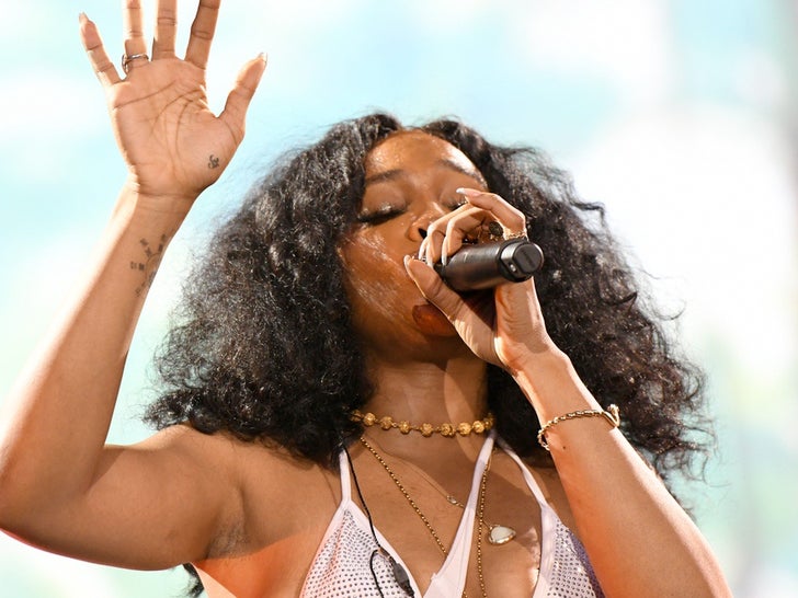 SZA Performance Photos 4