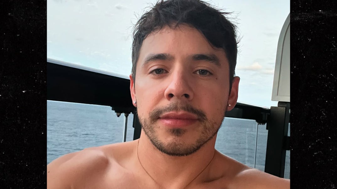 1210-David-Archuleta-Hot-Shots-PRIMARY