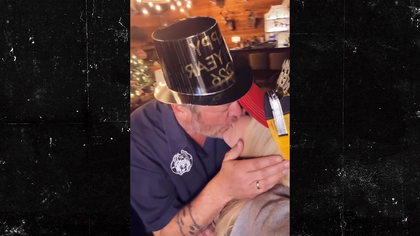 010126 gwen stefani blake shelton kal