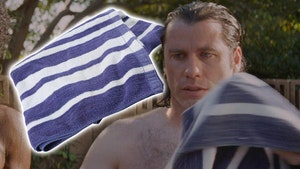 main-john-travolta-towel-propstore-Miramax-Films-1
