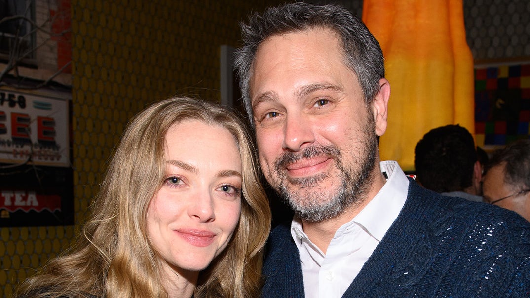 0915-Amanda-Seyfried-and-Thomas-Sadoski-Happier-Times-PRIMARY