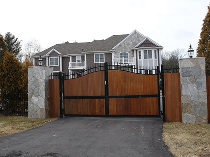 0206-rob-gronkowski-backgrid-01