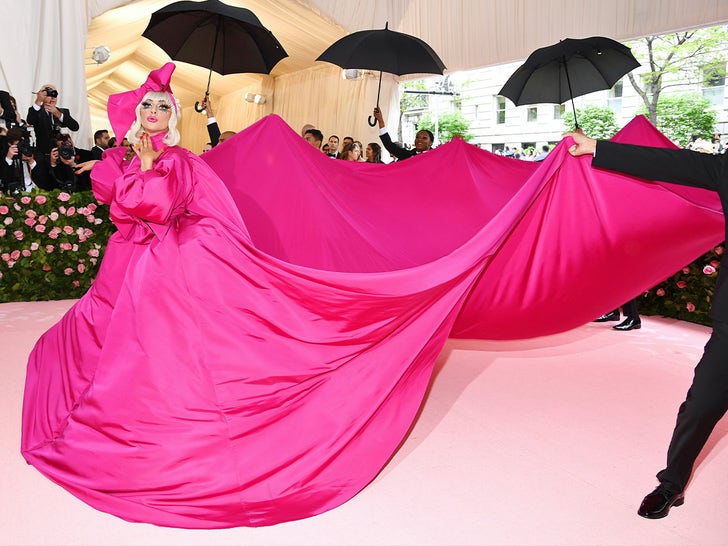 0504-Met-Gala-Fashion-Trains-Sub1