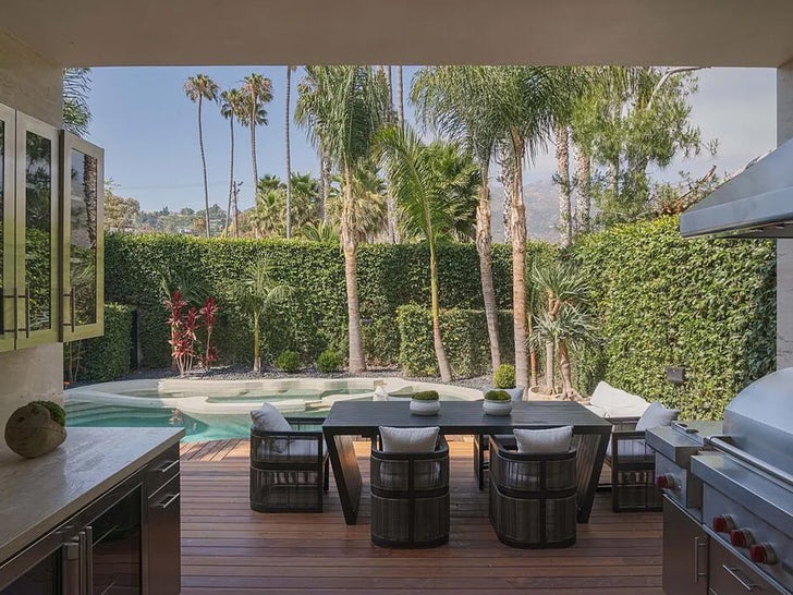 0923-Jonah-Hill-Former-Malibu-Home-For-Sale-Sub2