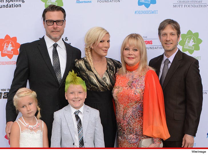 Tori Spelling To Candy Hey Mom Charity Begins At Home Photo