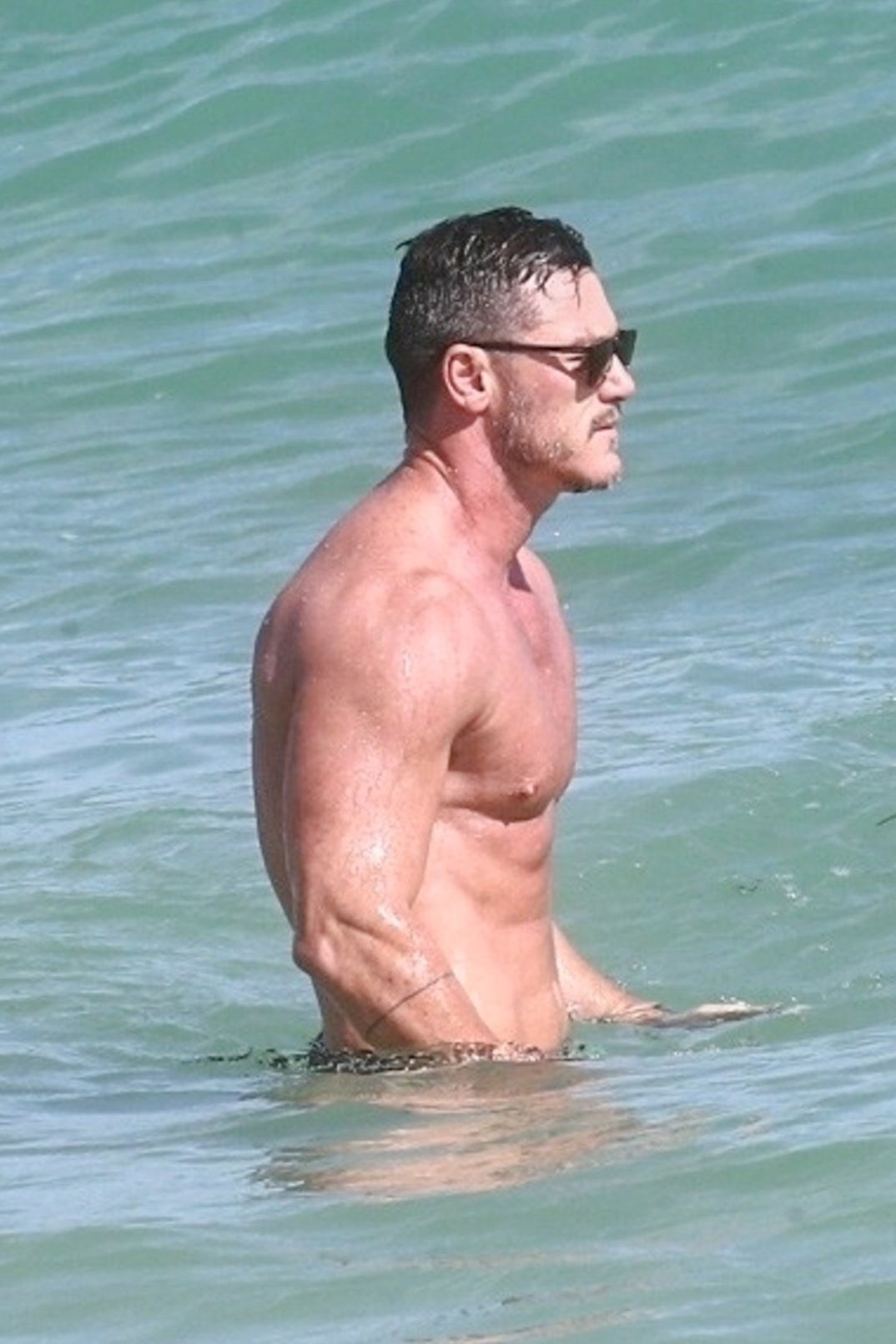 Luke Evans is the sexiest man on Miami Beach!