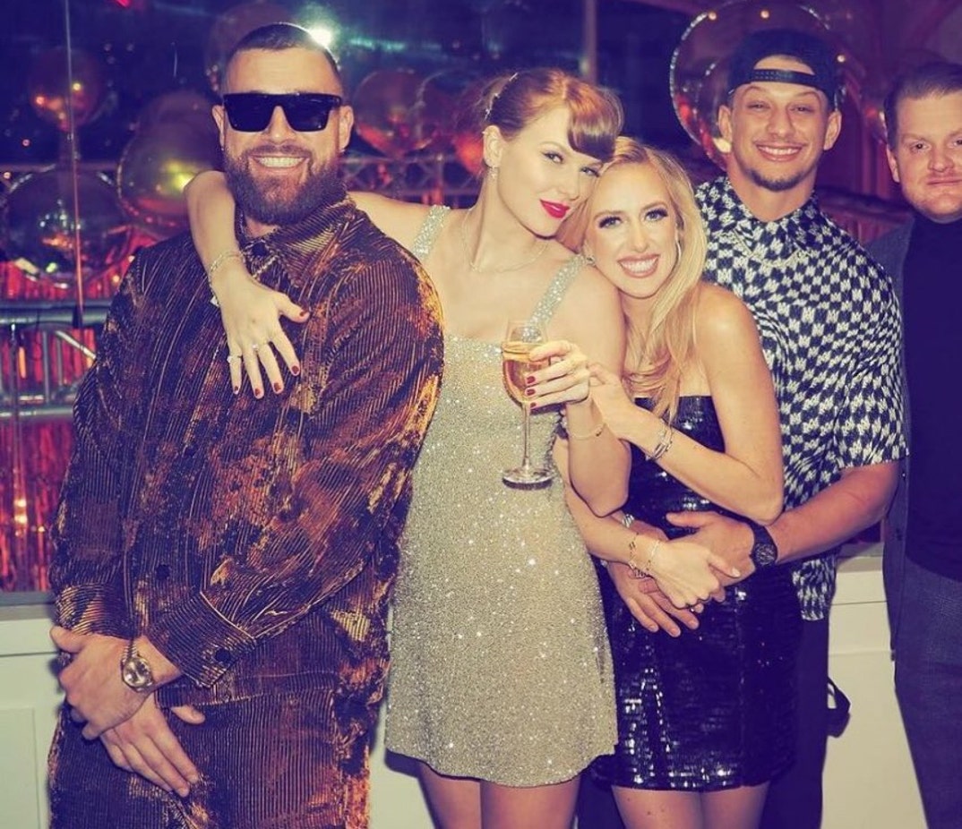 Taylor_Swift,_Travis_Kelce,_Brittany_Mahomes,_and_Patrick_Mahomes_Instagram_2