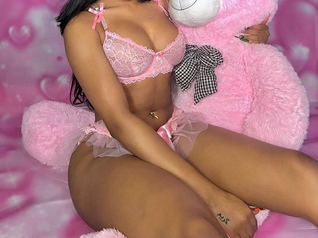 Sexy Ladies In Lingerie -- Guess Who!