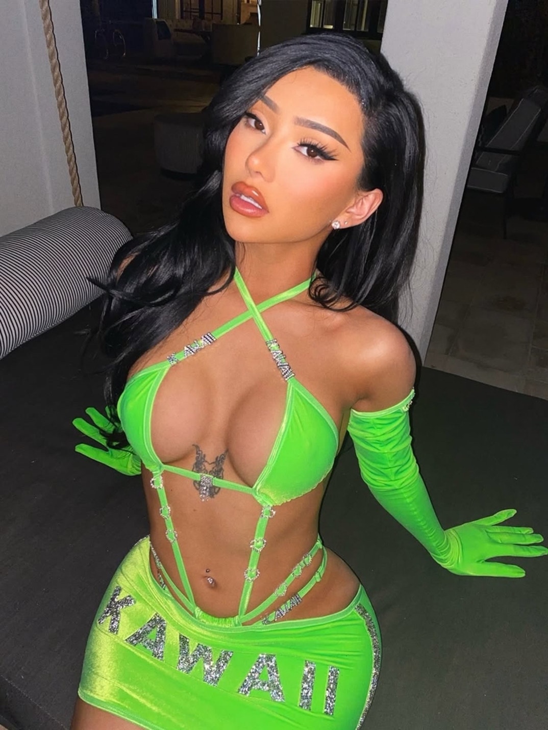 Nikita Dragun Neon 0