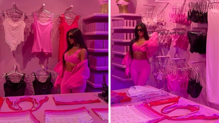 Kim Kardashian, SKIMS Sevgililer Günü Pop-Up'ında Sürpriz Görünüyor