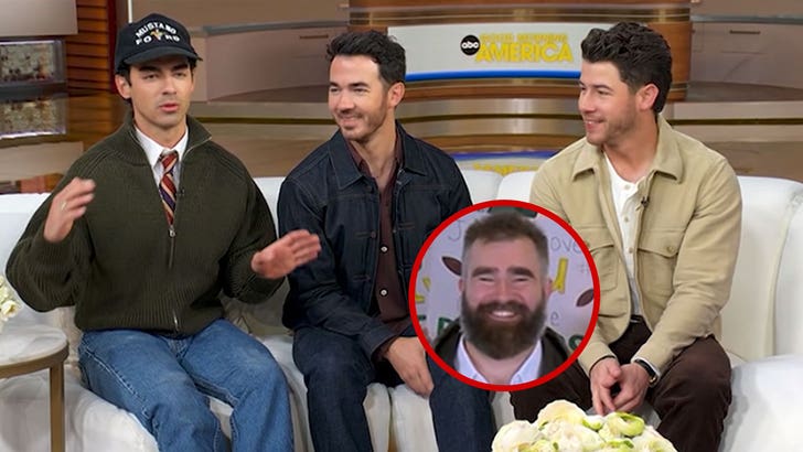 111025_jonas_brothers_jason_kelce_kal