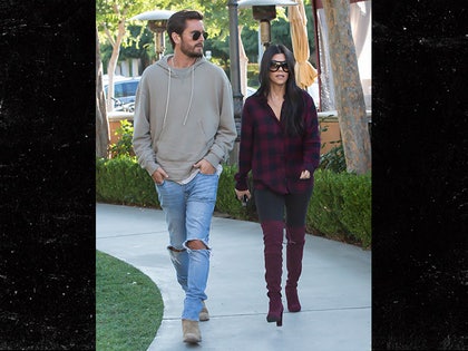 0525-scott-disick-kourtney-kardashian-akm-01