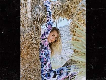 0403-miley-cyrus-insta-01