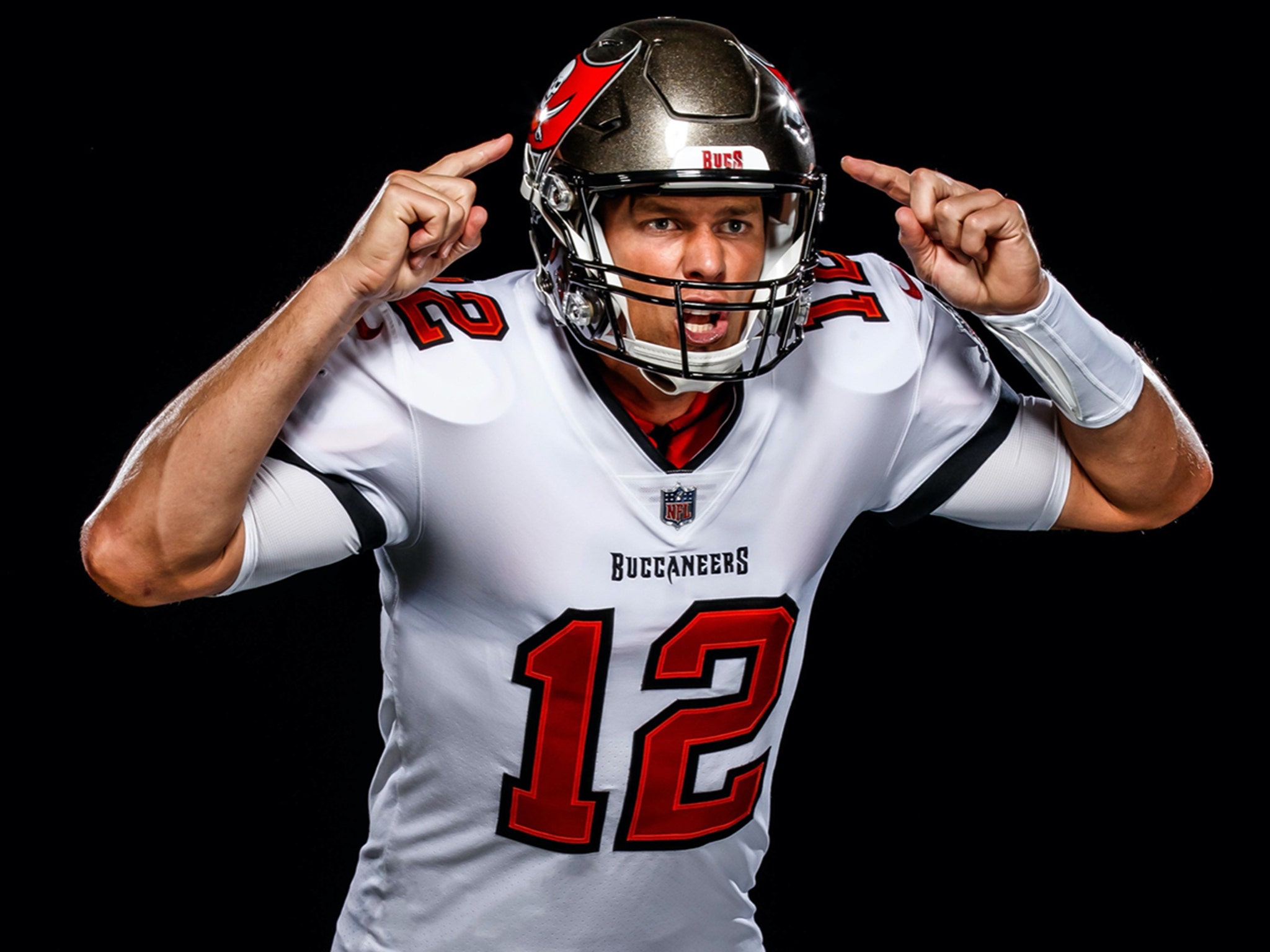old school tampa bay bucs uniform