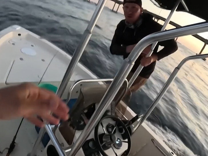 040425-boat-fight-primary-4
