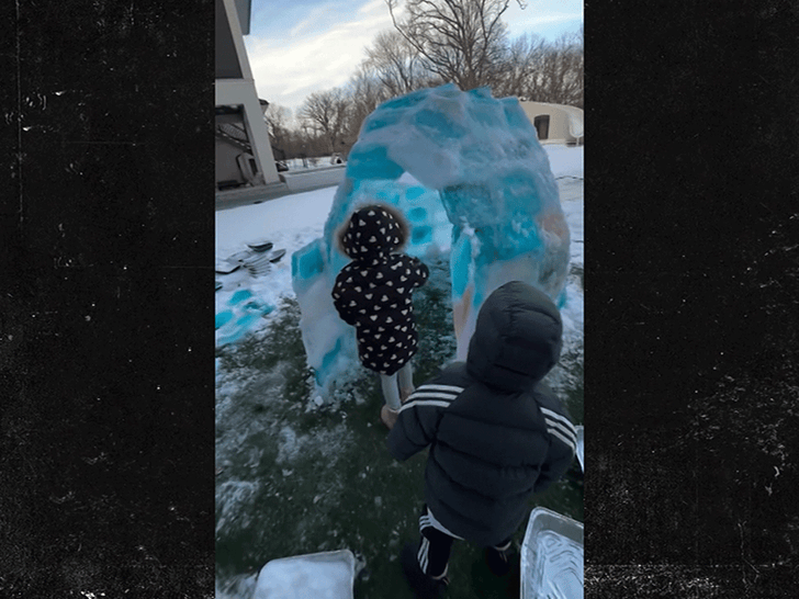 020226_patrick_mahomes_igloo_primary