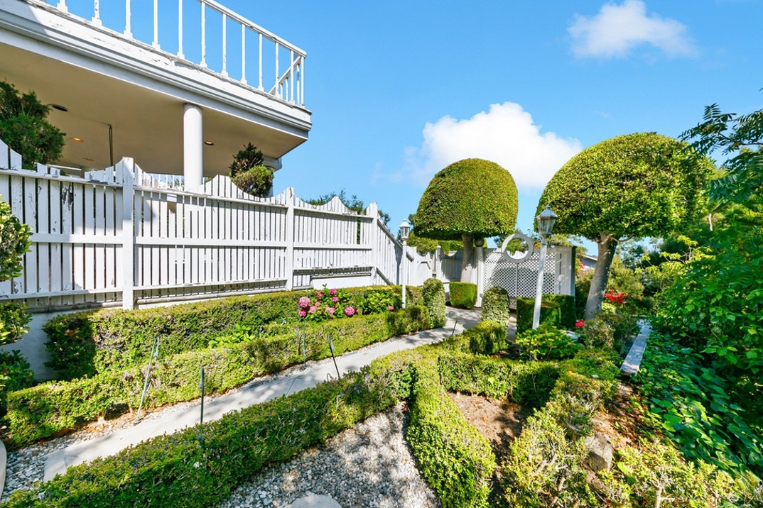 Richard Simmons Home Sale 21