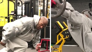 Steelers' James Harrison Back In Gym at 5 AM ... NO DAYS OFF (VIDEO)