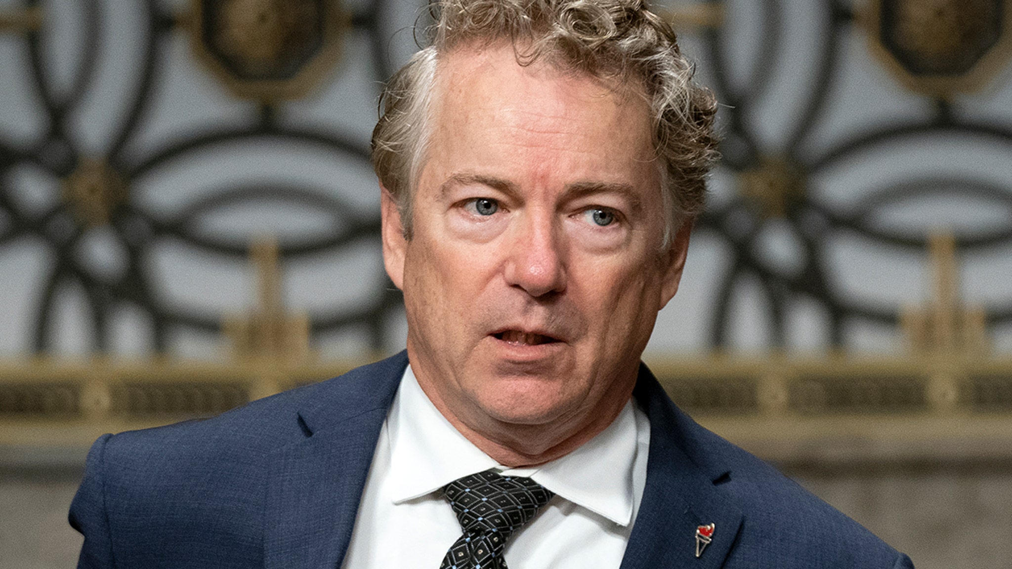 Le sénateur Rand Paul membre du personnel poignardé, souffre de blessures mettant sa vie en danger