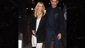 Sarah-Michelle-Gellar-backgrid-1