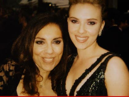 0108_Scarlett-Johansson_mom_getty