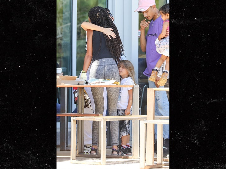 0701-willow-smith-kourtney-kardashian-bg-02