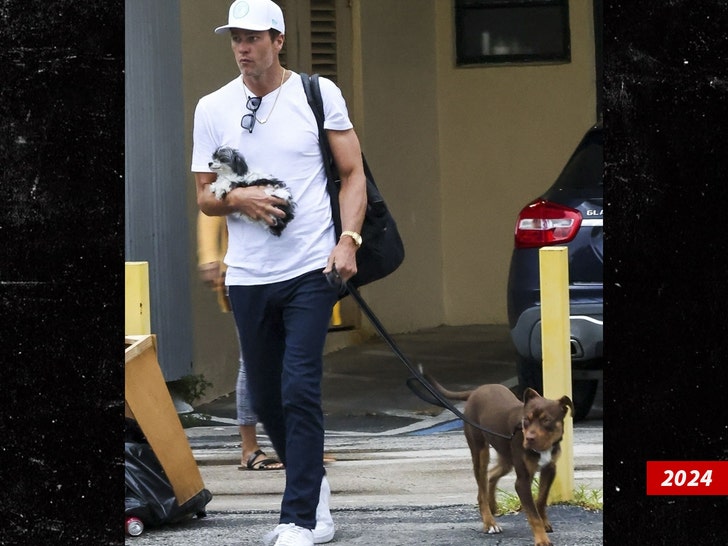 Tom Brady y el nuevo perro Backgrid