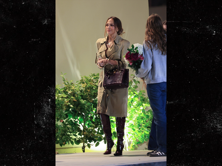 Jennifer Lopez backgrid 1