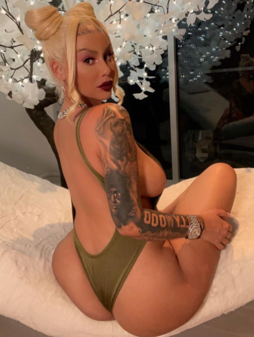 Hot pictures of amber rose