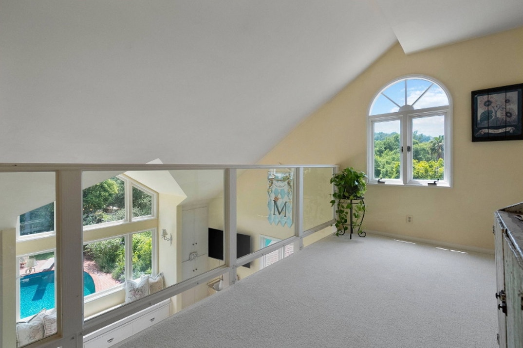 Charlotte Ross Studio City Home For Sale 15