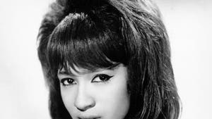 Lead Singer of The Ronettes: 'Memba Her?!