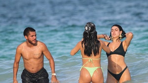 LA Galaxy Star Jonathan dos Santos Hits Cancun With Dos Chicks