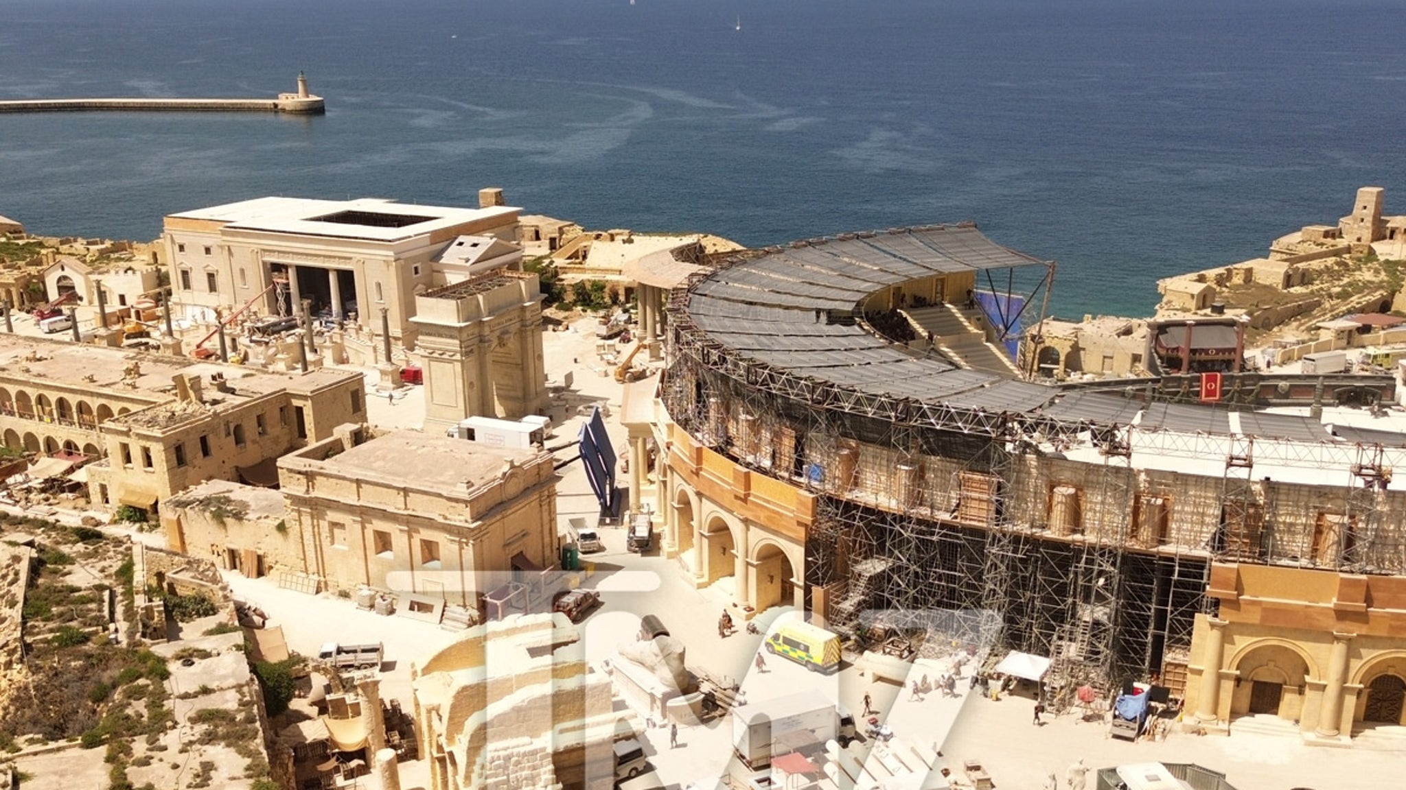 Primeira olhada em ‘Gladiador 2’ na réplica do Coliseu do próximo filme