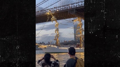 051925_brooklyn_bridge_boat_kal