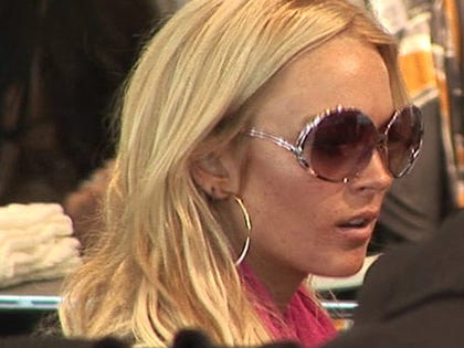 0207-lindsay-lohan-shopping-tmz