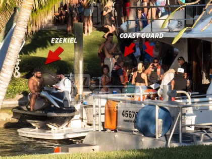 0319-ezekiel-elliott-coast-guard-boat-TMZ-02