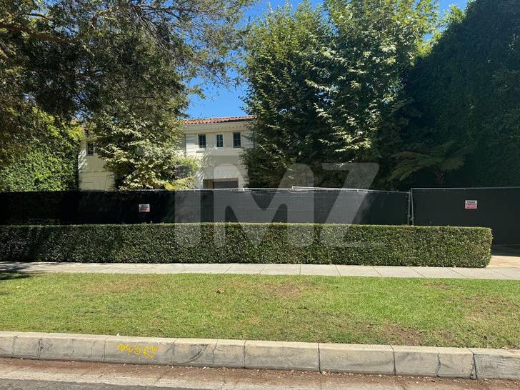 Menendez Brothers Murder House Fence  Photos 4