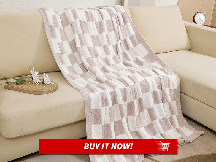 bearberry-Fuzzy-Checkerboard-Grid-Throw-Blanket-MAIN