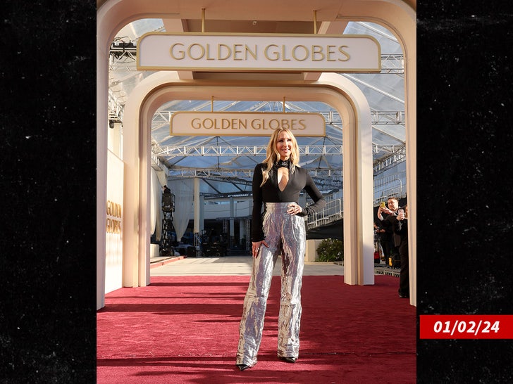 NIKKI GLASER EMAS GLOBES SUB GETTY