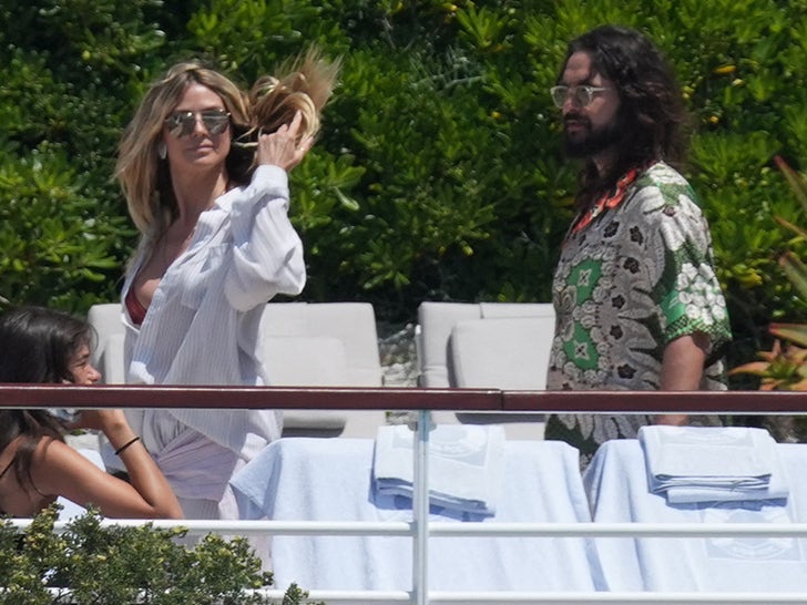 Hyididi Klum e Tom Kaulitz Sun and Bathrooms