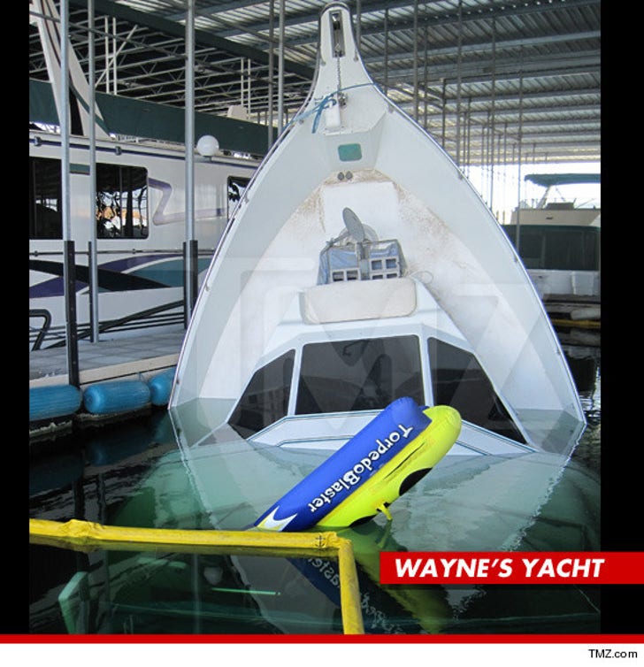 Wayne Newton -- -ft Luxury Yacht Mysteriously Sinks :: 1021-yacht-sunk-tmz-wm-3