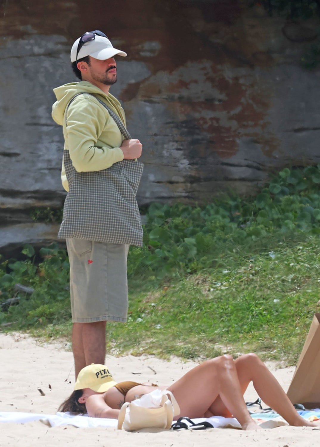 Bad Bunny Gabriela Berlingeri Australia Beach 7