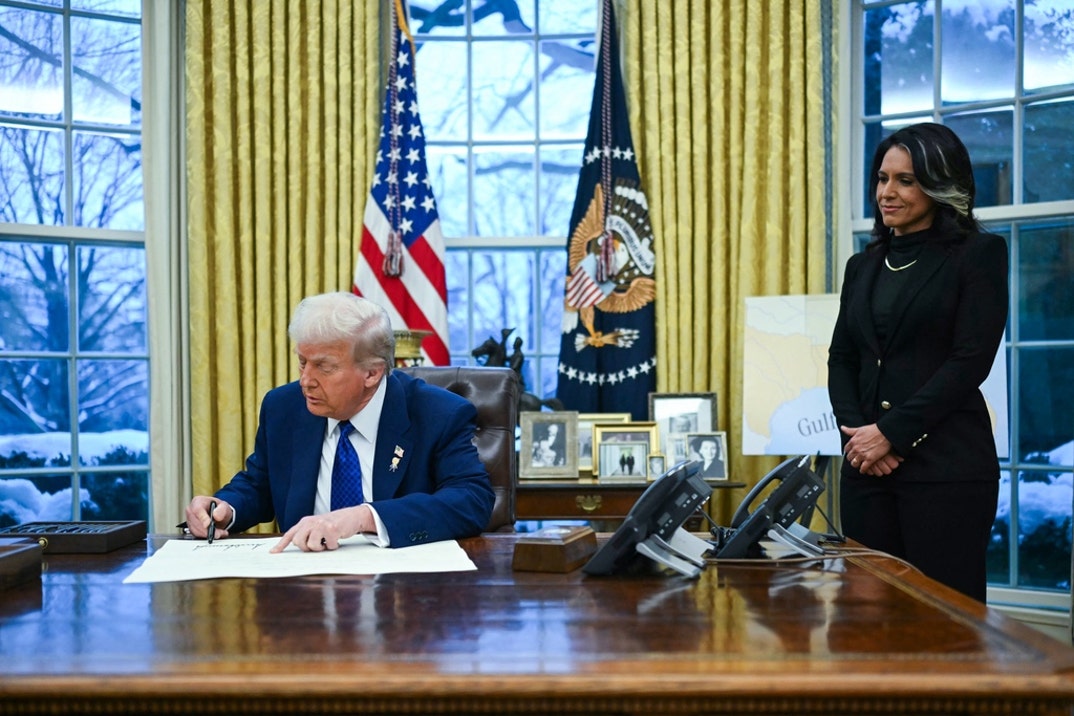 Donald Trump And Tulsi Gabbard Together 4