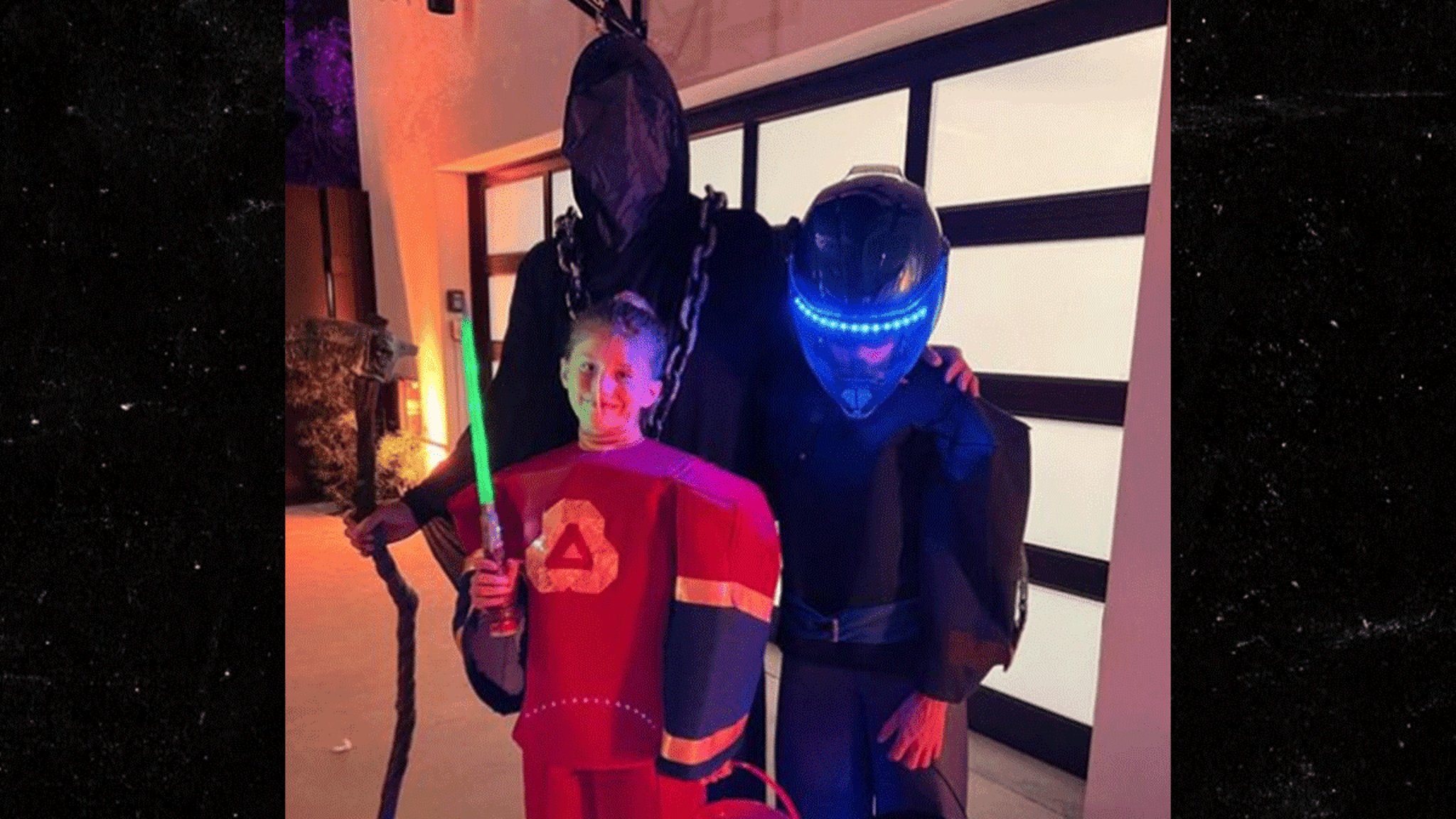 Том Брейді вдягається з дітьми на Хеллоуїн, жодного знаку Жизель